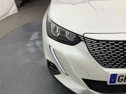 Photo 13 Peugeot 2008  Electrique 136 ch Allure