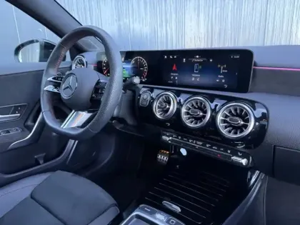 Photo 10 Mercedes Classe A 250 e Hybrid EQ AMG Line