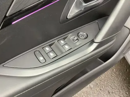 Photo 16 Peugeot 208 Nouvelle PureTech 100 S&amp;S BVM6 GT