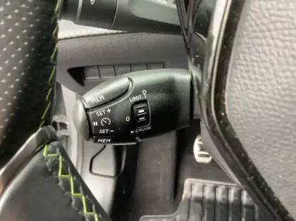 Photo 21 Peugeot 208 Nouvelle PureTech 100 S&amp;S BVM6 GT