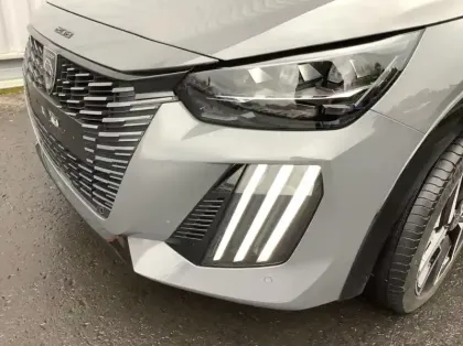 Photo 24 Peugeot 208 Nouvelle PureTech 100 S&amp;S BVM6 GT