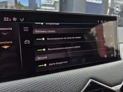 Photo 25 DS DS 3 1.5 BLUEHDI 130 AUTOMATIQUE BASTILLE