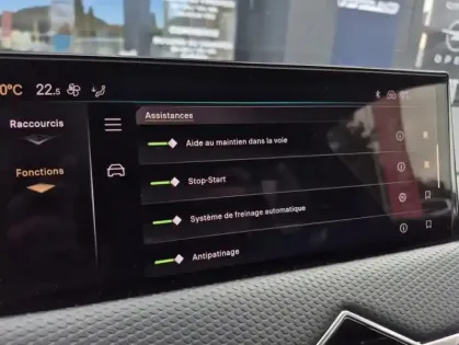 Photo 24 DS DS 3 1.5 BLUEHDI 130 AUTOMATIQUE BASTILLE