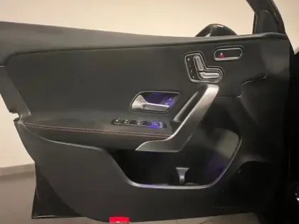 Photo 15 Mercedes Classe A 200 AMG Line