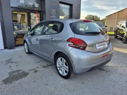 Photo 32 Peugeot 208 Puretech 82 Signature