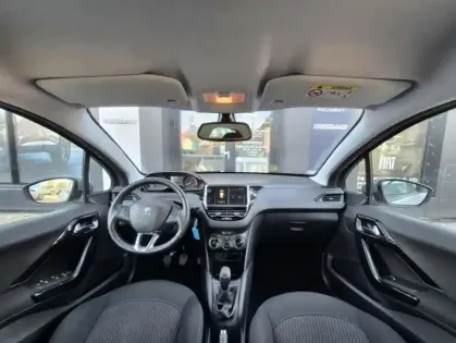 Photo 3 Peugeot 208 Puretech 82 Signature