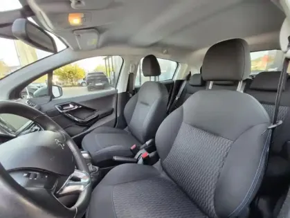 Photo 13 Peugeot 208 Puretech 82 Signature