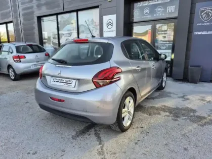 Photo 2 Peugeot 208 Puretech 82 Signature