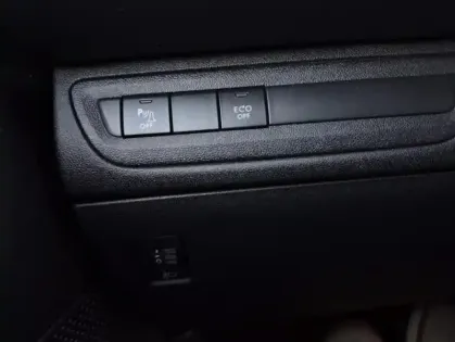 Photo 24 Peugeot 208 Puretech 82 Signature