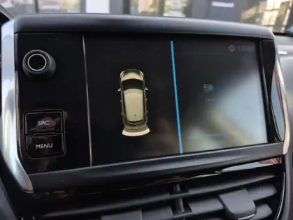 Photo 4 Peugeot 208 Puretech 82 Signature