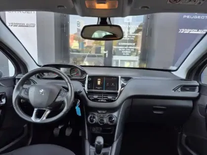 Photo 21 Peugeot 208 Puretech 82 Signature