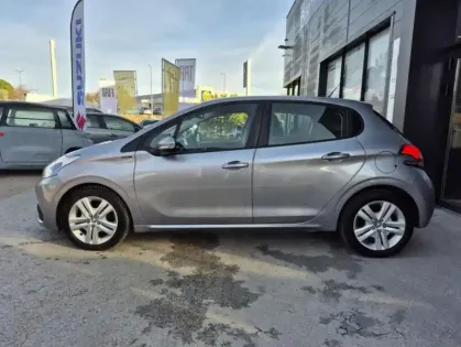 Photo 18 Peugeot 208 Puretech 82 Signature