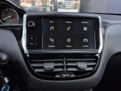 Photo 26 Peugeot 208 Puretech 82 Signature