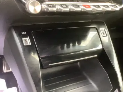 Photo 20 Peugeot 208 Nouvelle PureTech 100 S&amp;S BVM6 GT