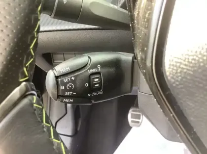 Photo 21 Peugeot 208 Nouvelle PureTech 100 S&amp;S BVM6 GT