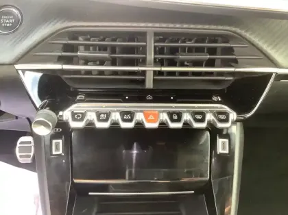 Photo 15 Peugeot 208 Nouvelle PureTech 100 S&amp;S BVM6 GT