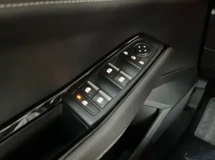 Photo 5 Renault Austral 1.2 E-Tech full hybrid 200ch Iconic- 24