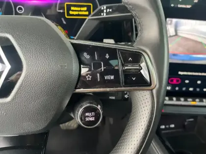 Photo 18 Renault Austral 1.2 E-Tech full hybrid 200ch Iconic- 24