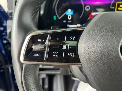 Photo 16 Renault Austral 1.2 E-Tech full hybrid 200ch Iconic- 24