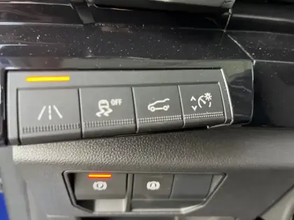 Photo 17 Renault Austral 1.2 E-Tech full hybrid 200ch Iconic- 24