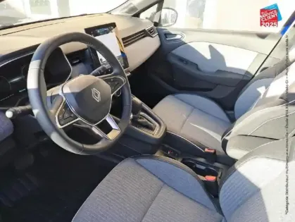 Photo 14 Renault Clio  1.6 E-Tech 145ch full hybrid Techno - 24 Camera GPS