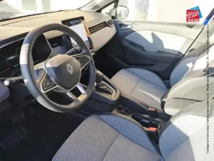 Photo 29 Renault Clio  1.6 E-Tech 145ch full hybrid Techno - 24 Camera GPS