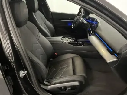 Photo 15 BMW Serie 5 Série 5 530e 299ch M Sport xDrive