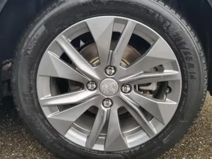 Photo 4 Peugeot 208  e- 136ch Style