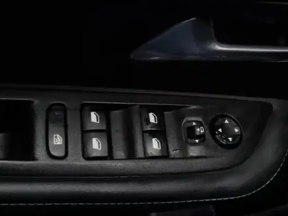 Photo 5 Peugeot 208  e- 136ch Style