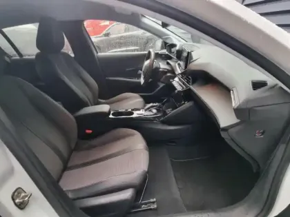 Photo 8 Peugeot 208  e- 136ch Style