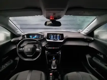 Photo 7 Peugeot 208  e- 136ch Style