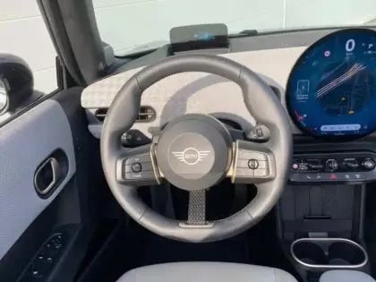 Photo 8 Mini Cooper  Cabrio S 204ch Favoured DKG7