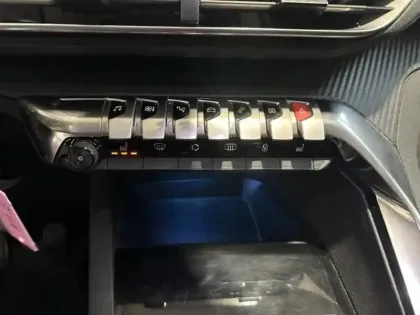 Photo 14 Peugeot 3008  1.2 130 Active Carplay Pack hiver