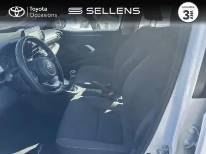 Photo 2 Toyota Yaris  70 VVT-i Dynamic 5p MY22