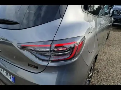 Photo 13 Renault Clio  1.6 E-Tech 145ch full hybrid Techno - 24