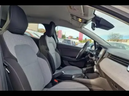 Photo 9 Renault Clio  1.6 E-Tech 145ch full hybrid Evolution - 24