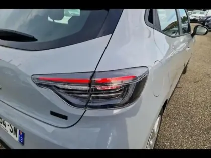 Photo 13 Renault Clio  1.6 E-Tech 145ch full hybrid Evolution - 24