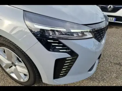 Photo 14 Renault Clio  1.6 E-Tech 145ch full hybrid Evolution - 24