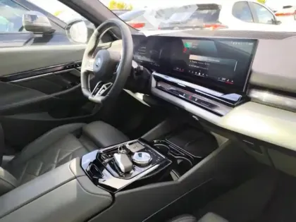 Photo 2 BMW Serie 5 Série 5 Touring 530e 299ch M Sport xDrive