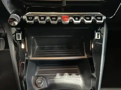 Photo 14 Peugeot 2008  e- 136ch Style