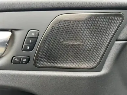 Photo 11 Volvo Xc60  T6 Hybride Rechargeable 253 + 145ch Ultra Style Chrome Geartronic 8 AWD