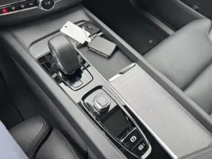 Photo 14 Volvo Xc60  T6 Hybride Rechargeable 253 + 145ch Ultra Style Chrome Geartronic 8 AWD