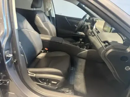 Photo 14 Lexus Es  300h Busins Plus MY21