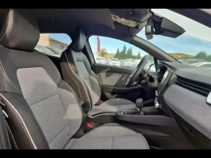 Photo 9 Renault Clio  1.6 E-Tech 145ch full hybrid Techno - 24