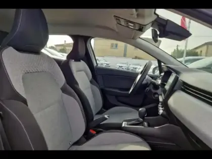 Photo 9 Renault Clio  1.6 E-Tech 145ch full hybrid Evolution - 24