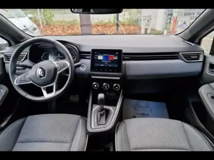 Photo 8 Renault Clio  1.6 E-Tech hybride 140ch Lutecia -21N