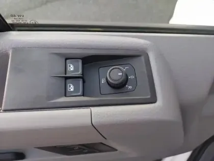 Photo 13 Volkswagen Crafter  Fg 35 L3H3 2.0 TDI 140ch Business Traction