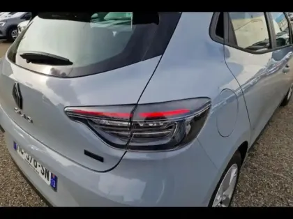 Photo 13 Renault Clio  1.6 E-Tech 145ch full hybrid Evolution - 24