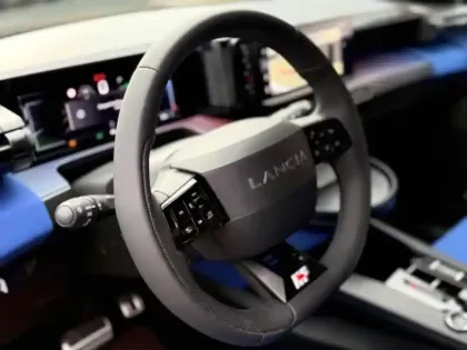 Photo 11 Lancia Ypsilon  H.F. Perfo 280ch 54kWh HF