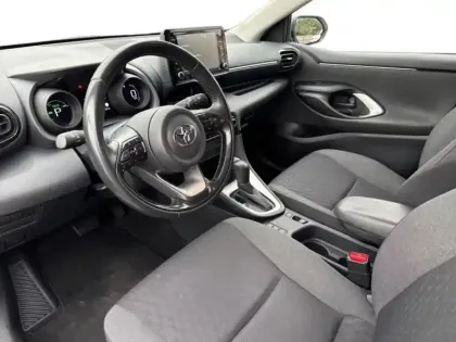 Photo 8 Toyota Yaris  116h Design 5p